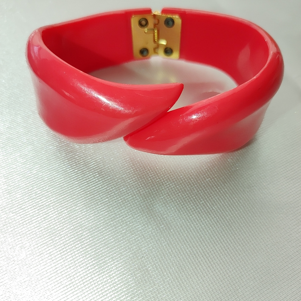 Vintage red clamp bangle - Picture 5 of 6
